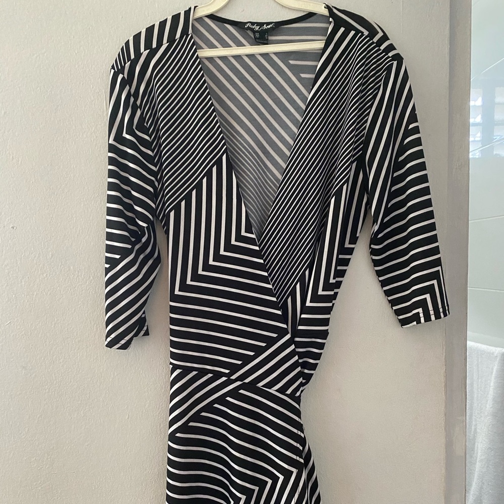 Dress - Picture 2 of 3